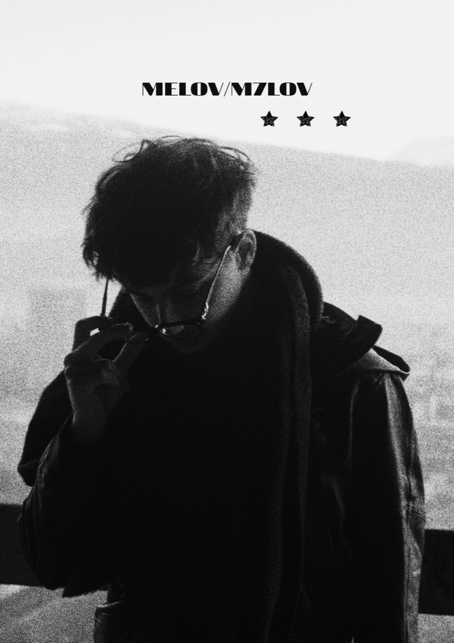 Portrait éditorial noir et blanc de MELOV